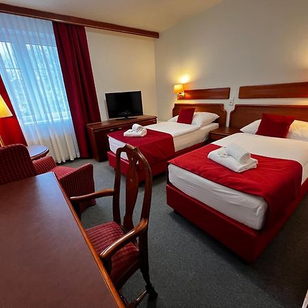 Hotel Bohemia Excellent Klášterec nad Ohří Bagian luar foto
