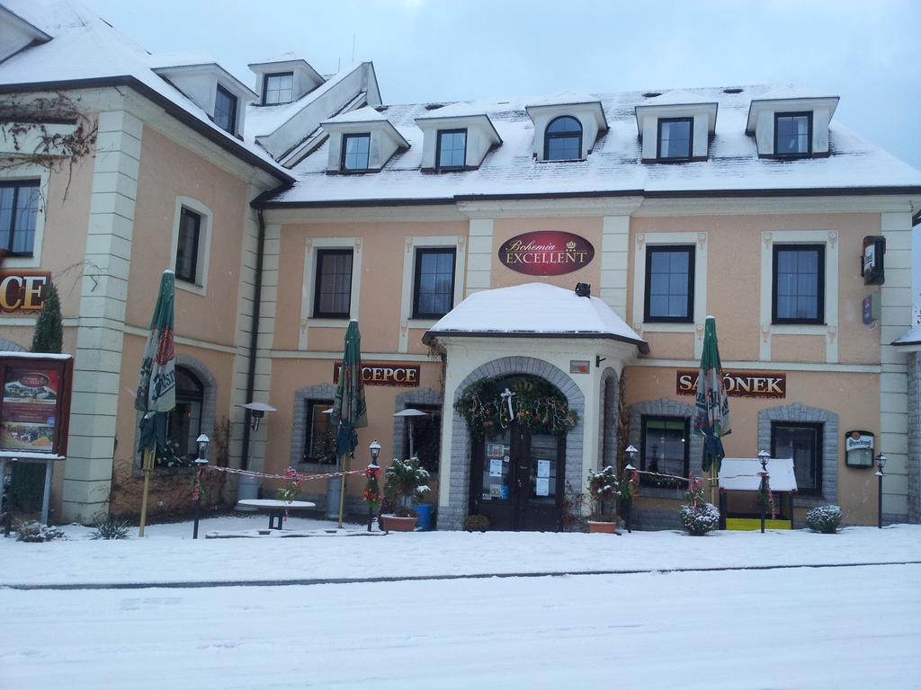 Hotel Bohemia Excellent Klášterec nad Ohří Bagian luar foto