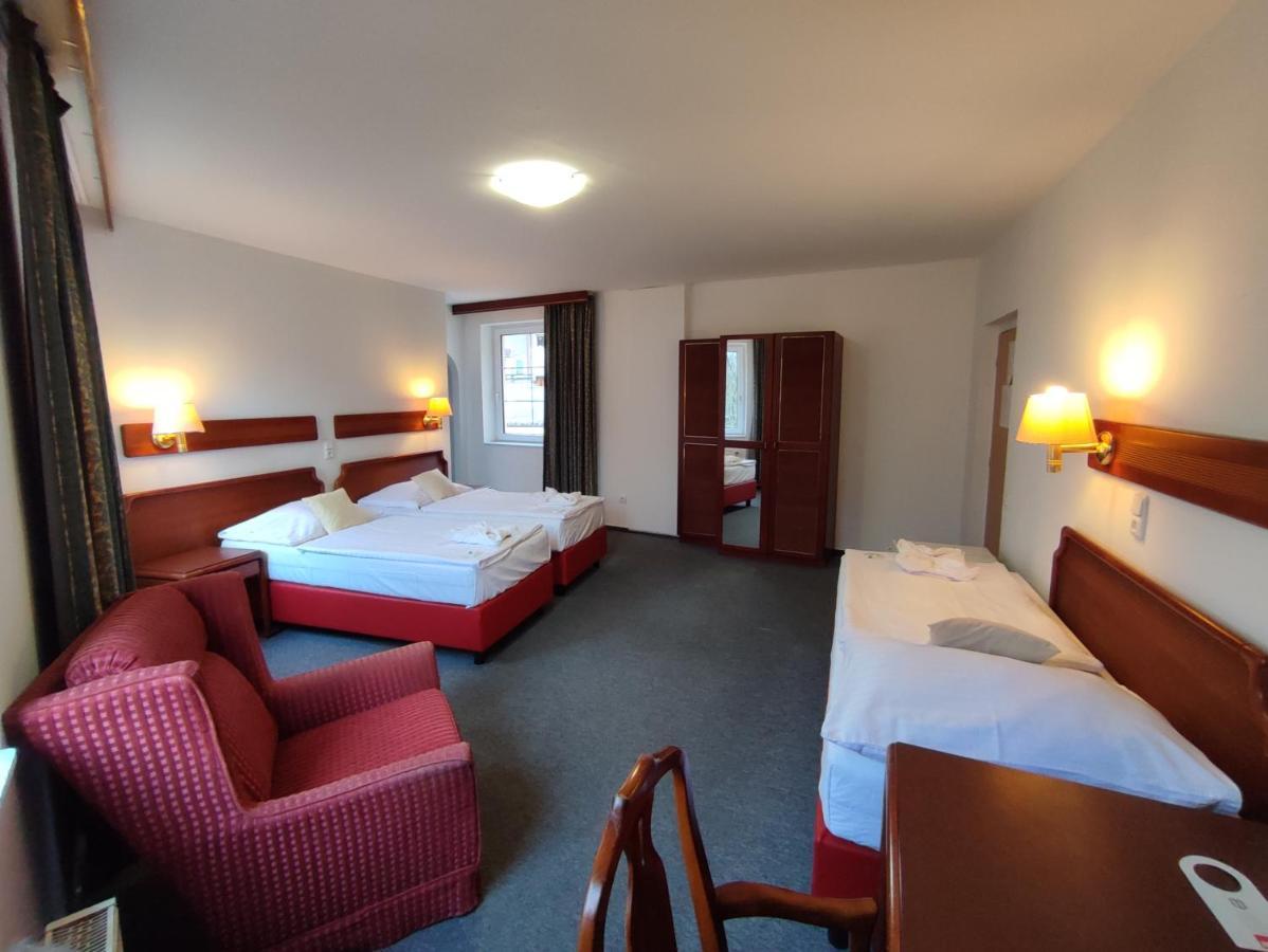 Hotel Bohemia Excellent Klášterec nad Ohří Bagian luar foto