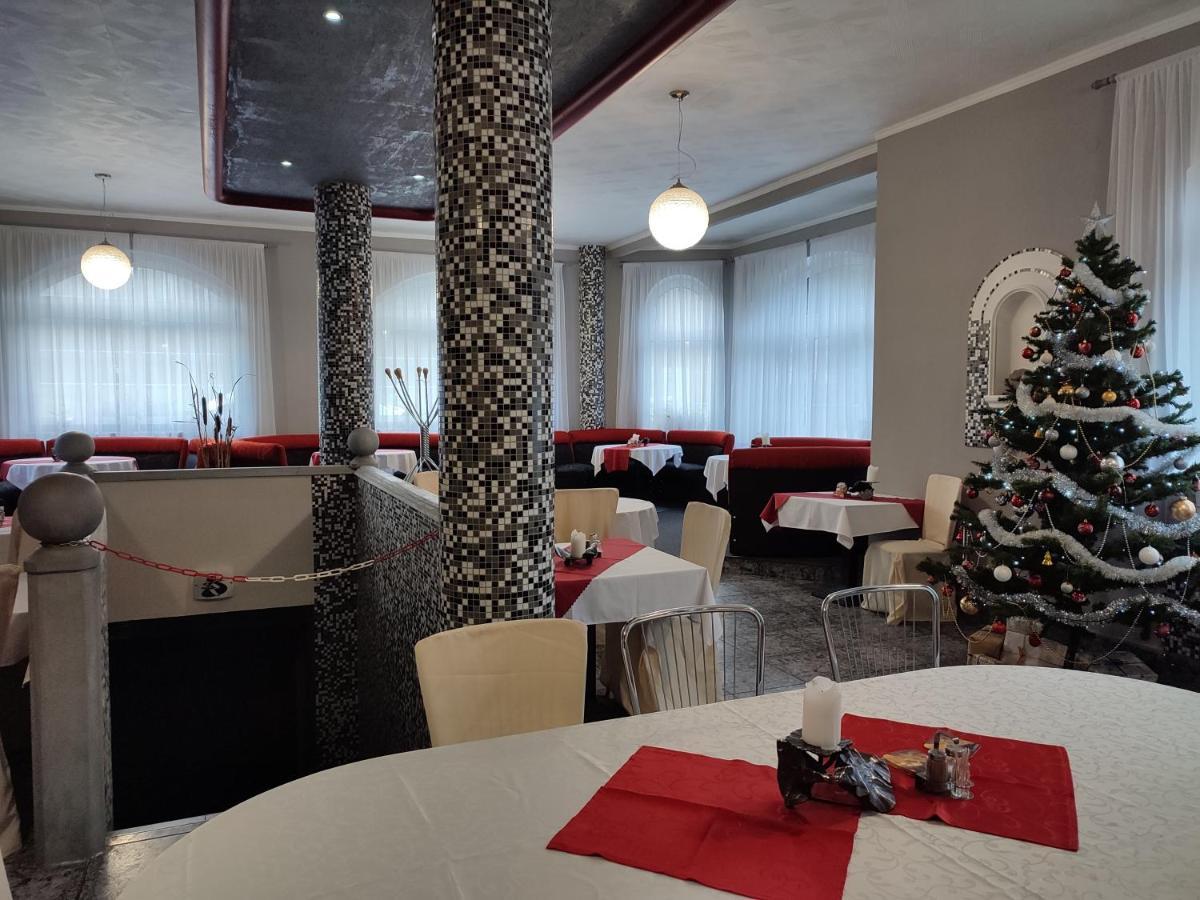 Hotel Bohemia Excellent Klášterec nad Ohří Bagian luar foto