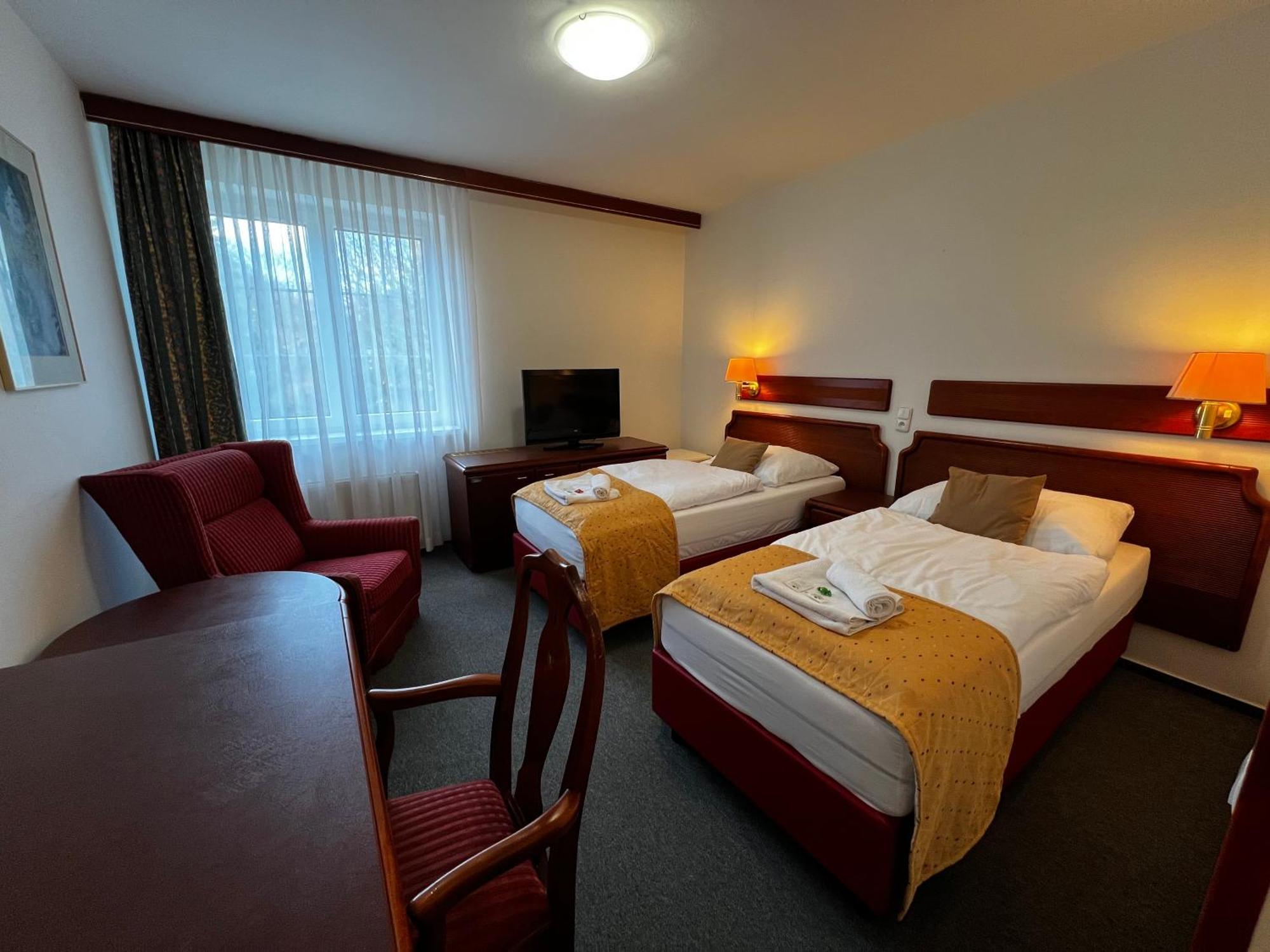 Hotel Bohemia Excellent Klášterec nad Ohří Bagian luar foto