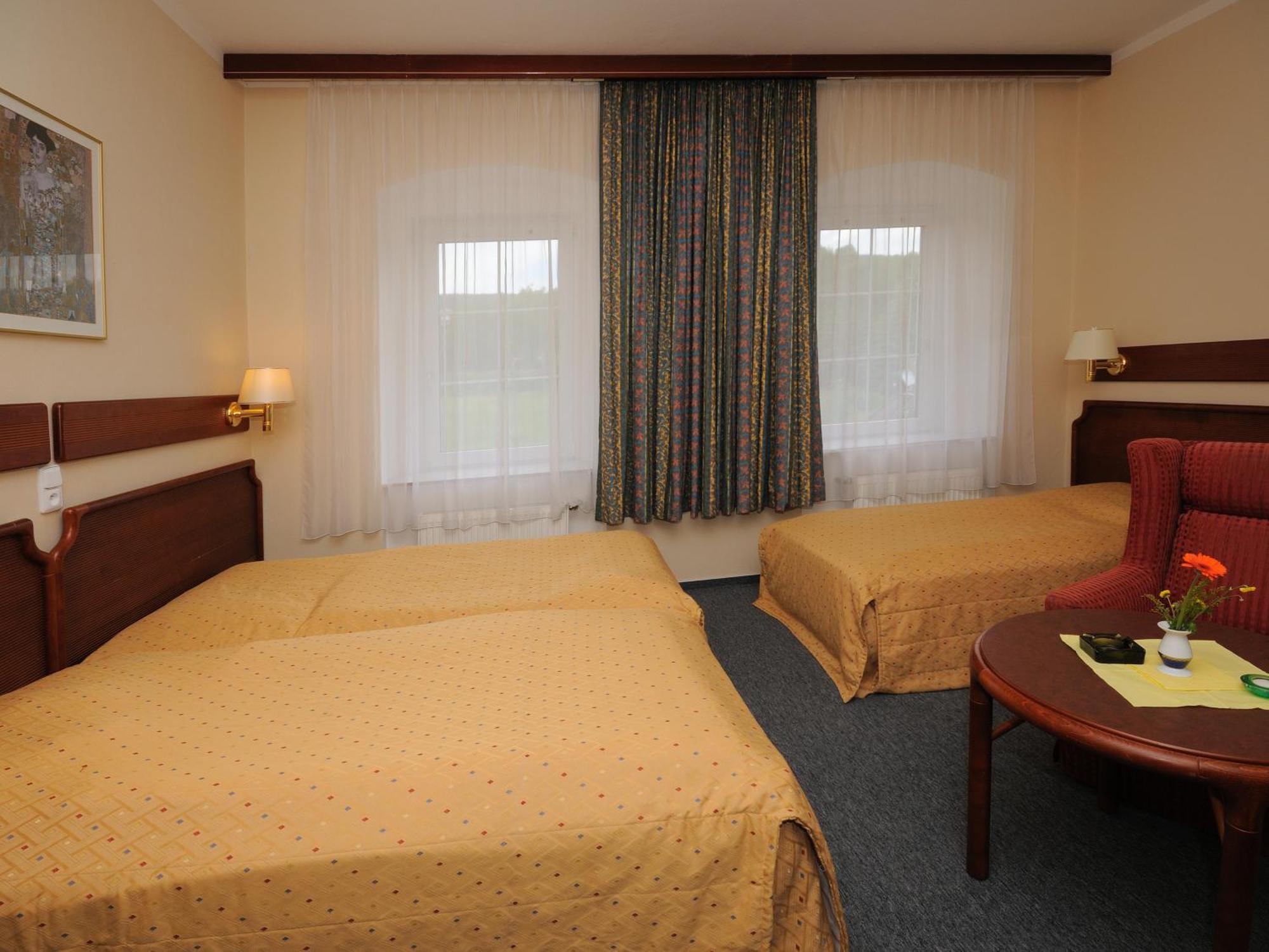 Hotel Bohemia Excellent Klášterec nad Ohří Bagian luar foto