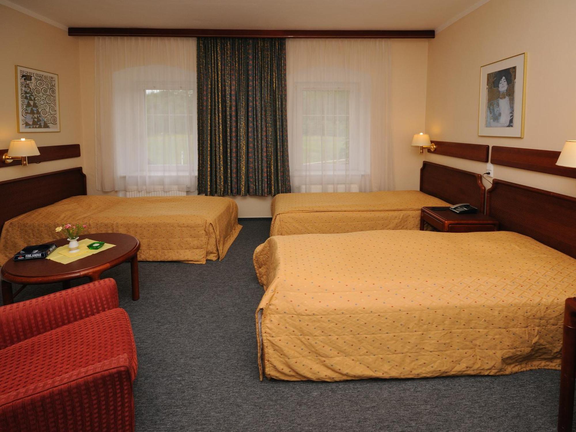 Hotel Bohemia Excellent Klášterec nad Ohří Bagian luar foto
